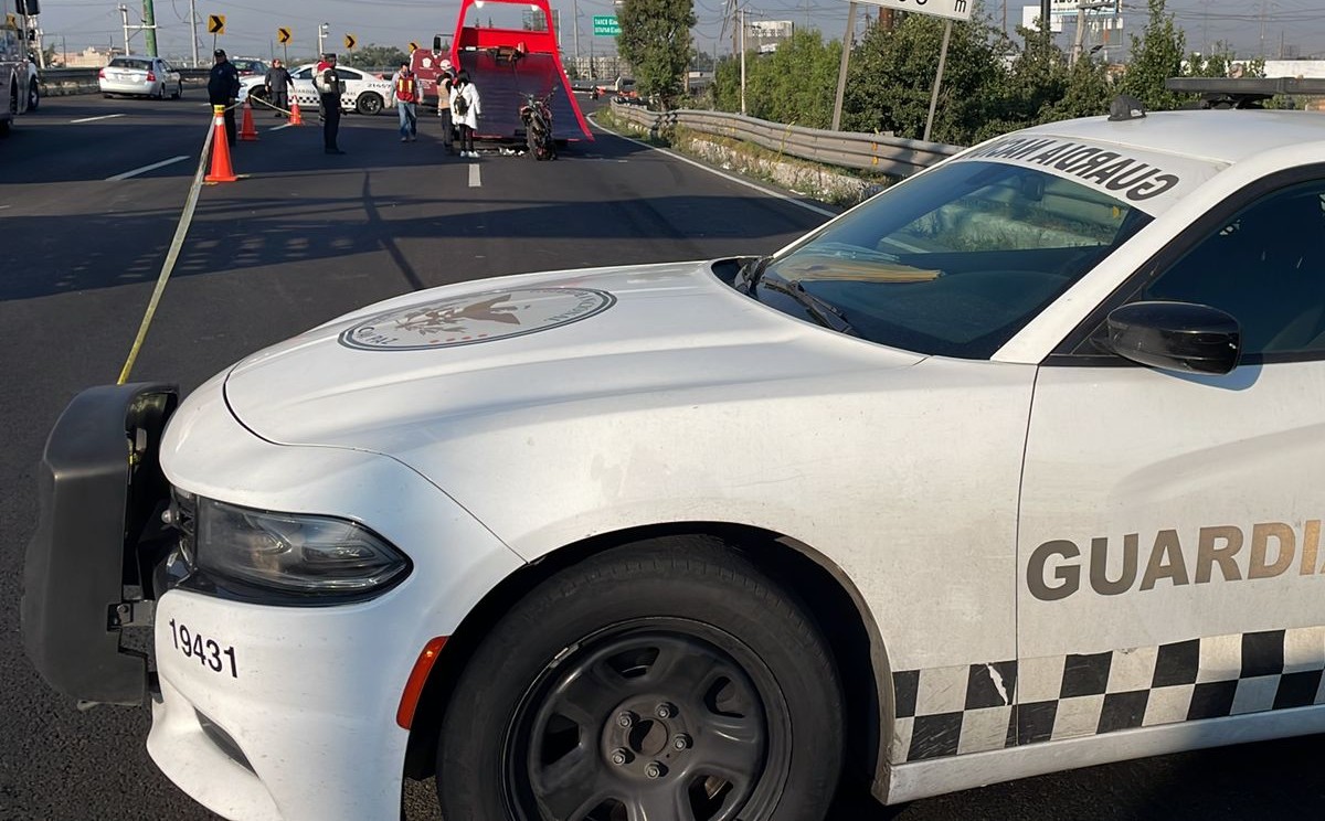 Elementos de seguridad acordonaron el tramo.