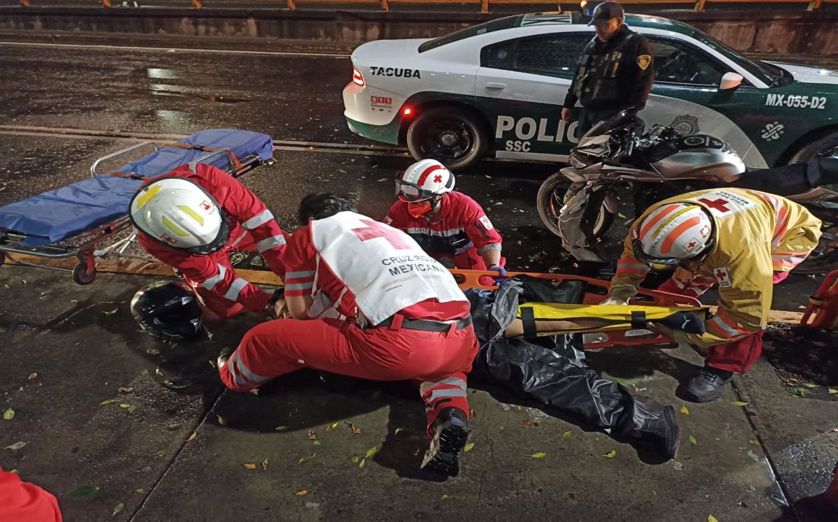Fuerte lluvia deja a un motociclista herido. | Enrique Luna