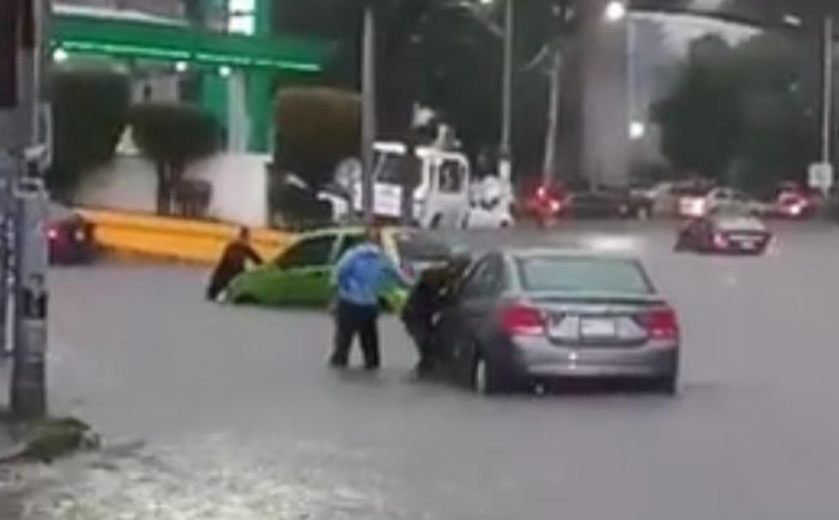 Los encharcamientos afectaron el tránsito.