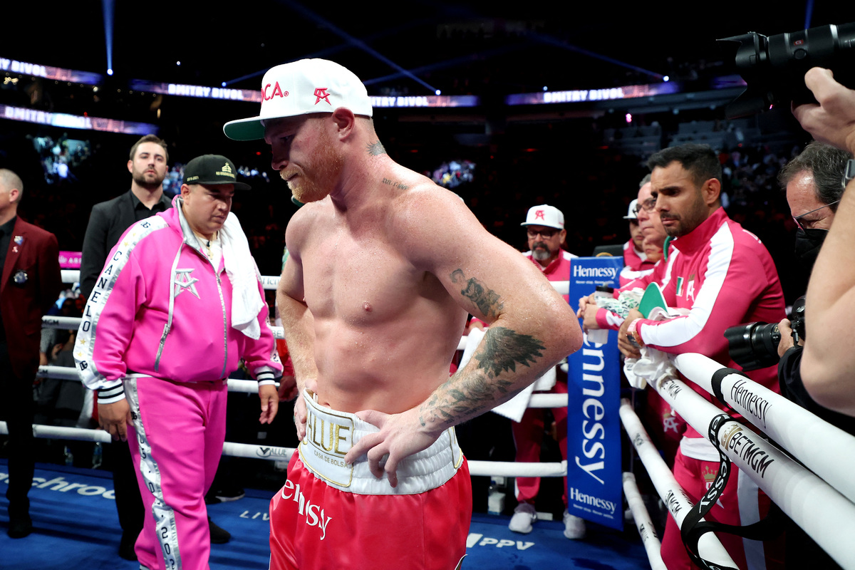'Canelo' Álvarez suma la segunda derrota de su carrera tras caer ante Dmitry Bivol (AFP)