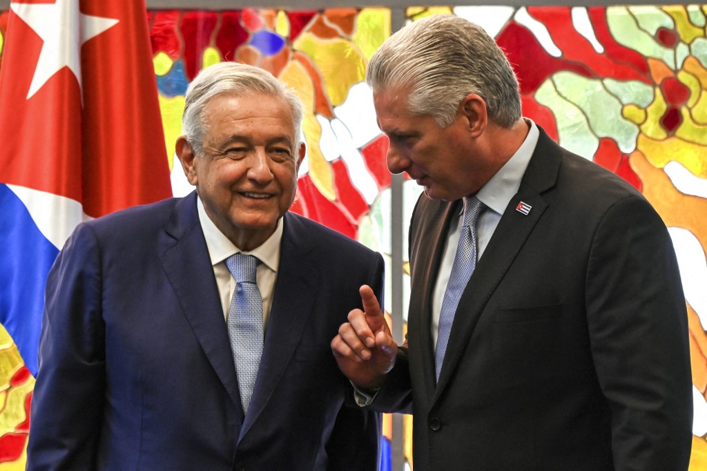El presidente López Obrador de visita a Cuba. (AFP)