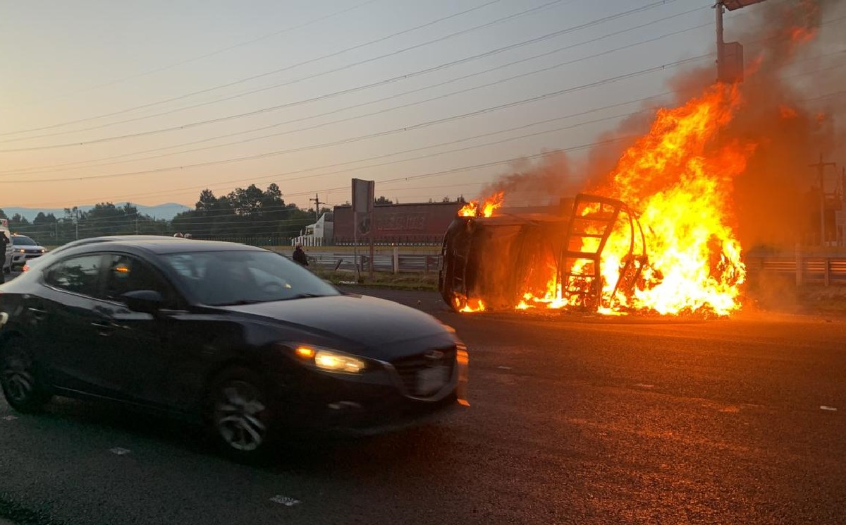 Accidente deja 3 heridos en carretera México-Toluca