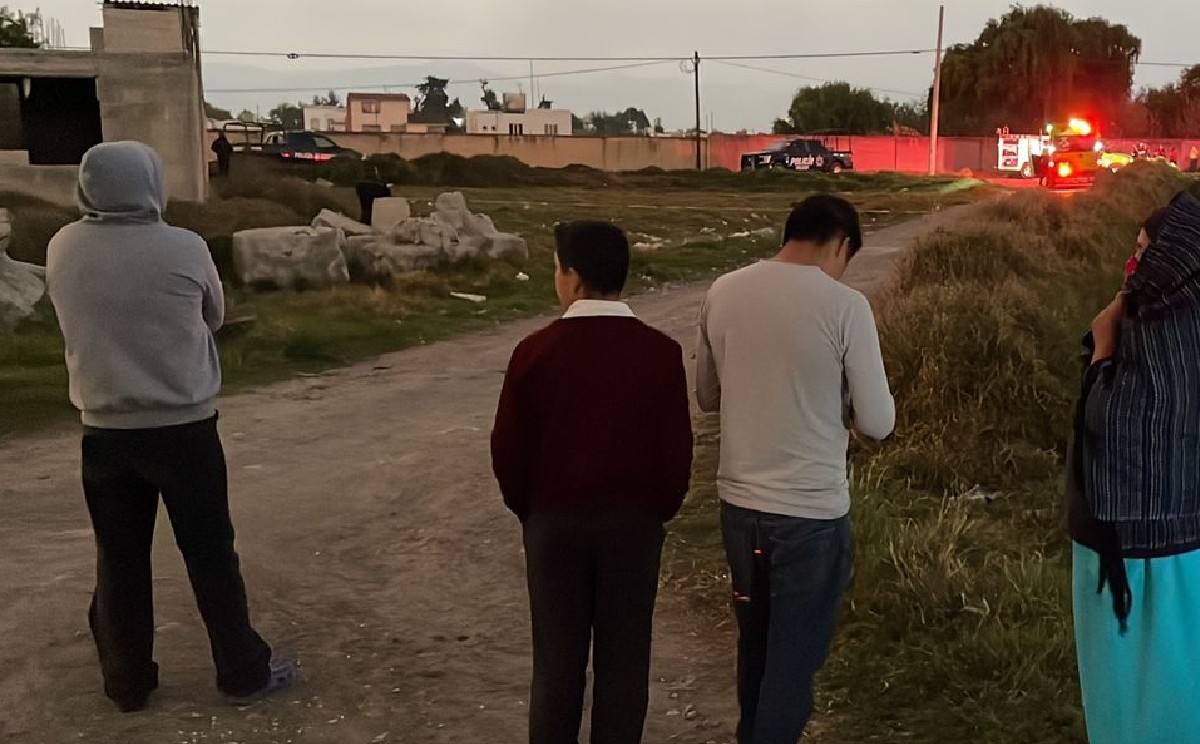 Agentes de protección civil y  elementos de seguridad acordonaron la zona para realizar las investigaciones correspondientes