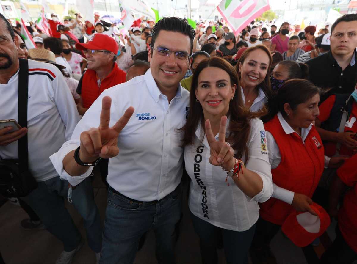 Diputado federal  y coordinador del grupo parlamentario del PAN Jorge Romero acompañó a la candidata de "Va por Hidalgo" Carolina Viggiano (Facebook)