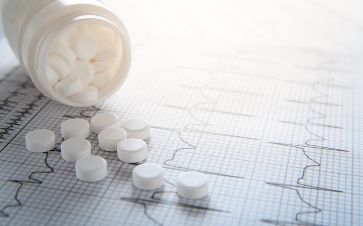 Dosis bajas de aspirina para la prevención de ataques cardíacos (Shutterstock).