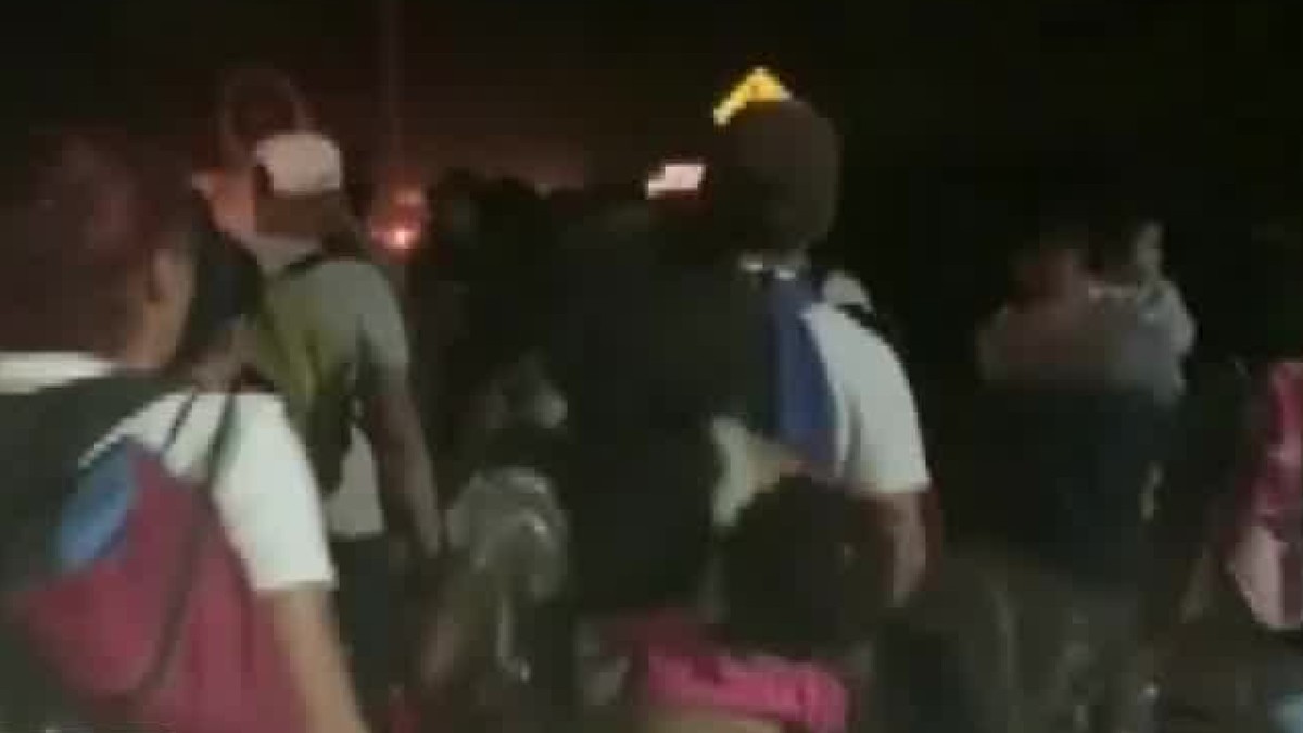 Migrantes bloquean carretera en Chiapas