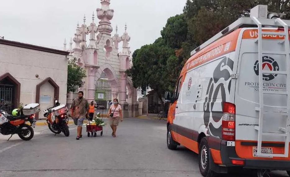 En Monterrey, implementan operativo en panteones por Día de las Madres. Foto: Especial.