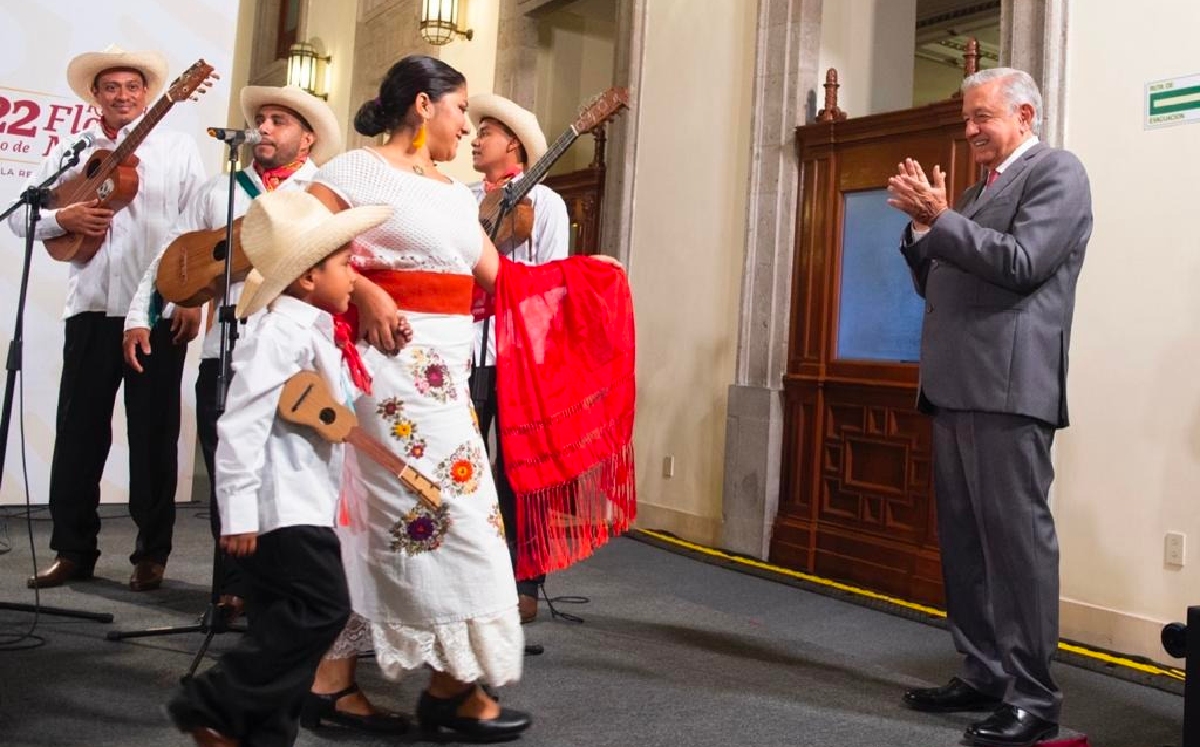 El Presidenet durante su conferencia mañanera en el que celebró el Día de las Madres. | Cortesía