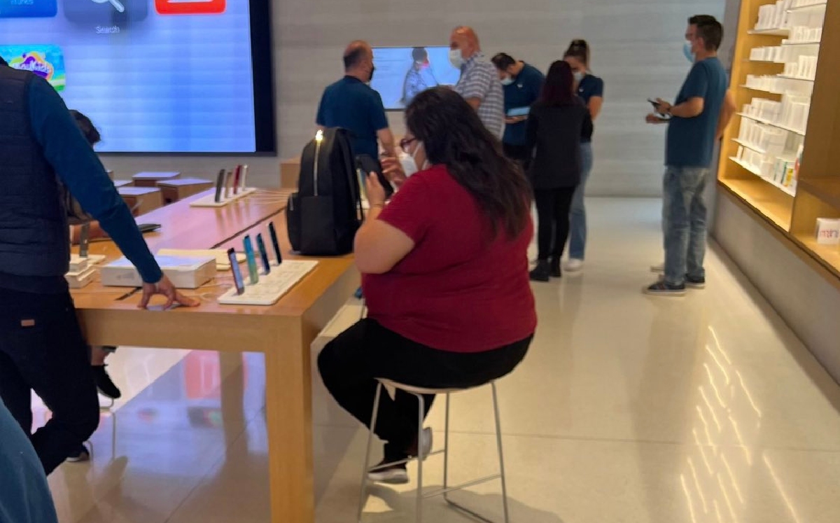 La senadora fue fotografiada en una tienda de Antara, en Polanco. | @letroblesrosa