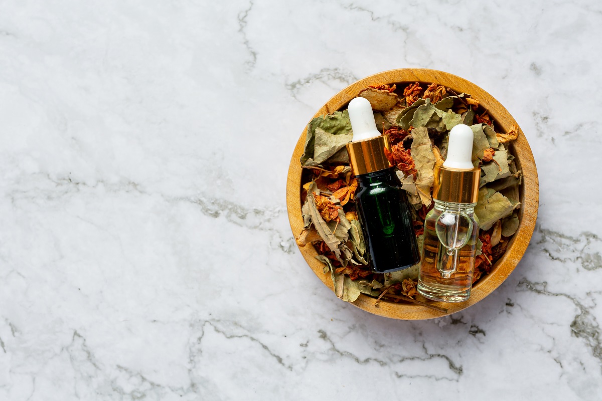 Los aceites esenciales ayudan en la concentración y relajación. (freepik.es)