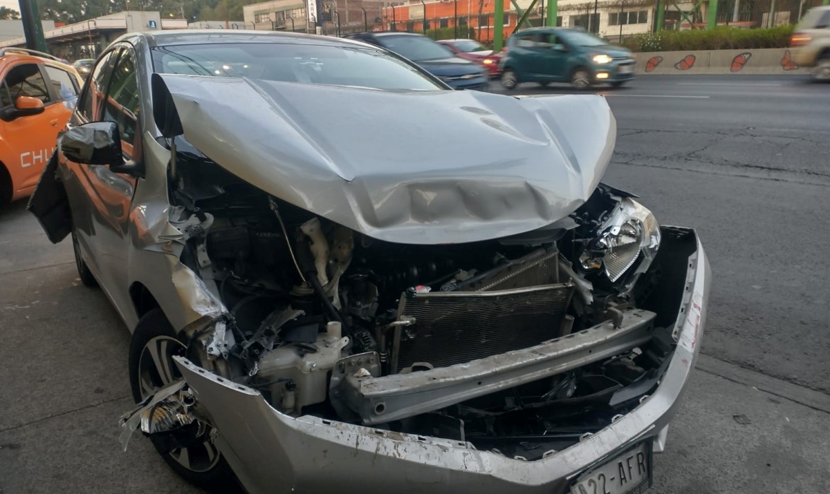 El choque ocurrió en los carriles con dirección norte de Calzada de Tlalpan. | Carlos Tejeda