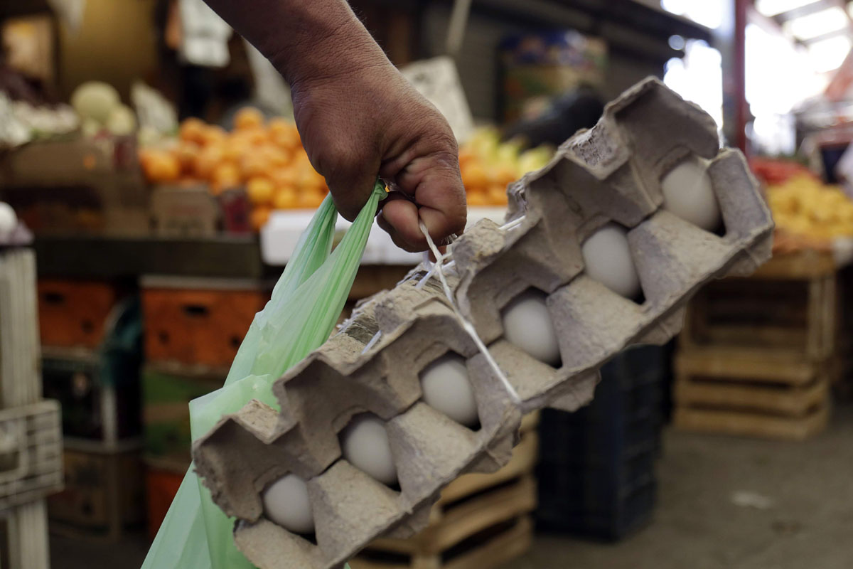 No se descarta la posibilidad de que se dé un aumento en el precio del pollo y del huevo. | Rolando Riestra