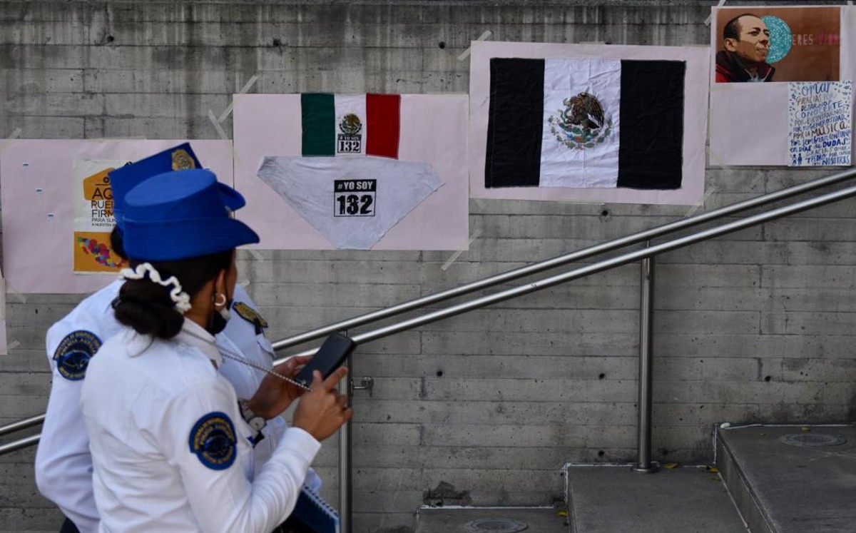 En la Estela de Luz también recordaron el surgimiento del movimiento #YoSoy132. | Haarón Álvarez