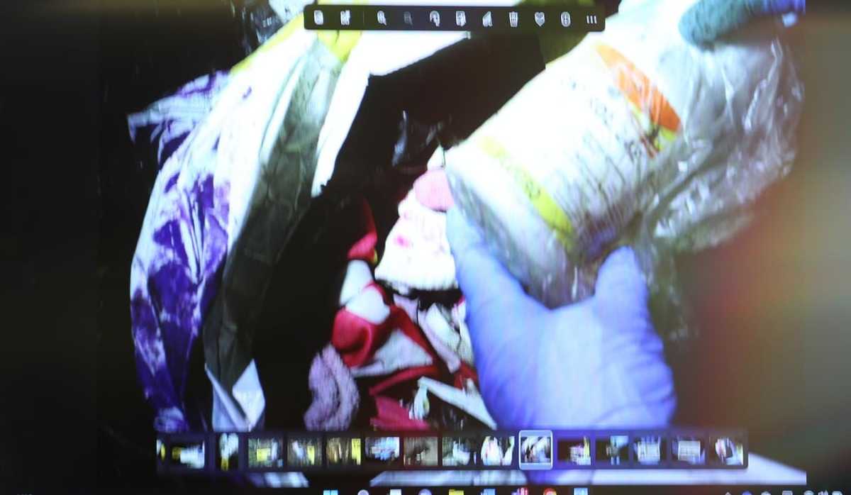 La Fiscalía de Nuevo León presentó indicios encontrados cerca del cuerpo de Yolanda Martínez.  Foto: Jorge López