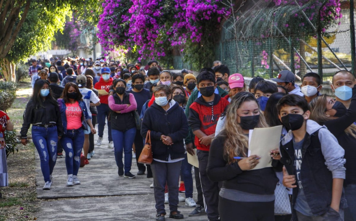 Inicia vacunación contra covid en jóvenes de 12 a 14 años en Puebla | Melanie Torres