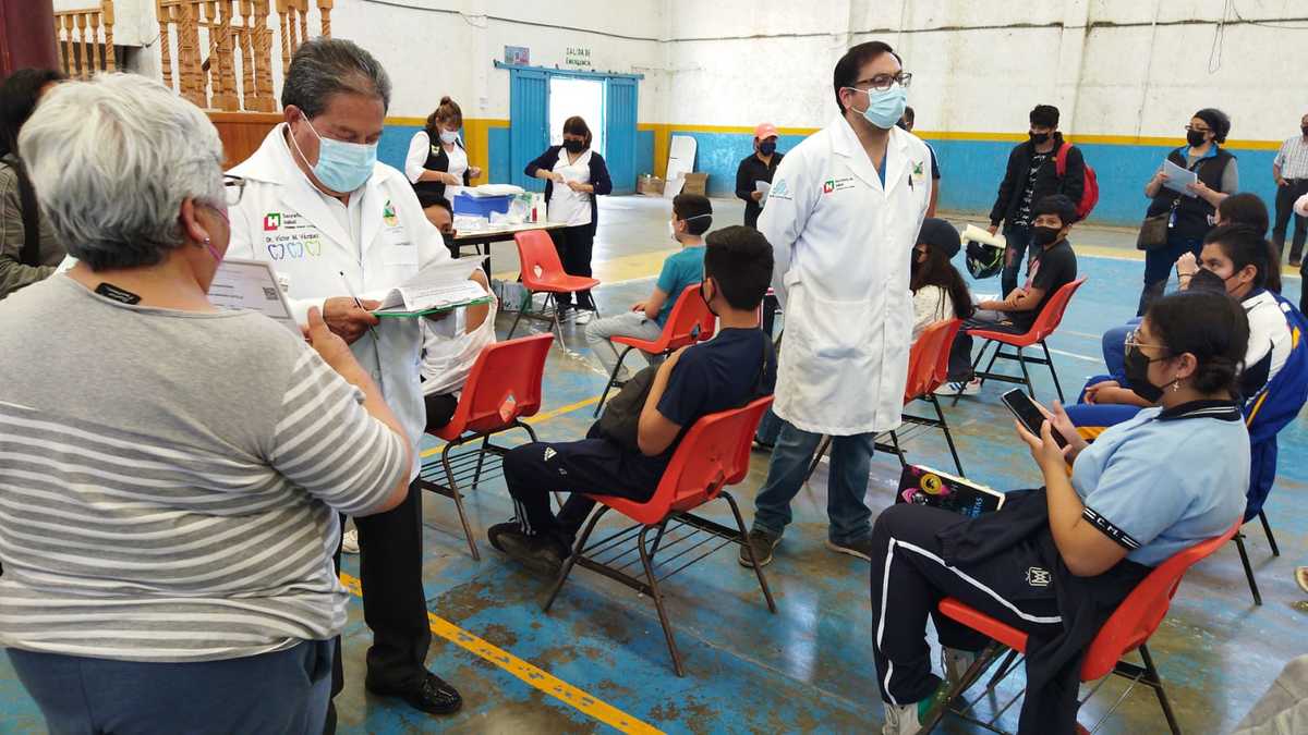 Inició la jornada de vacunación contra covid-19 para adolescentes en Pachuca (Elizabeth Hernández)