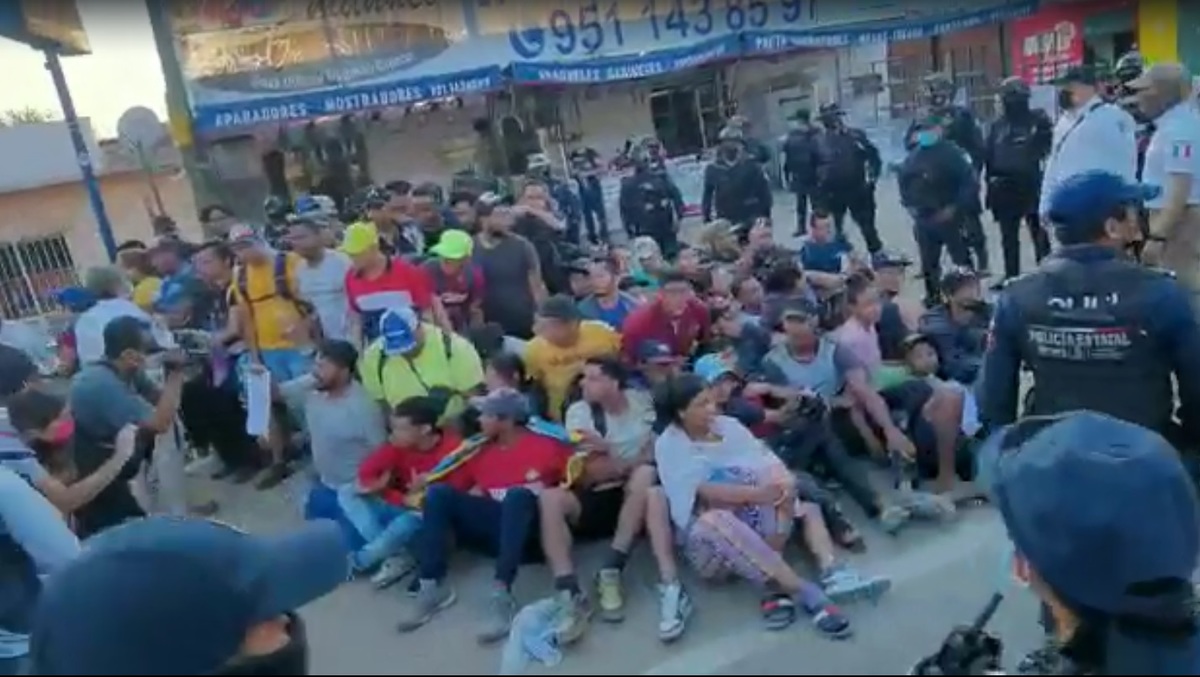 Los migrantes escaparon de la estación migratoria. (Óscar Rodríguez)