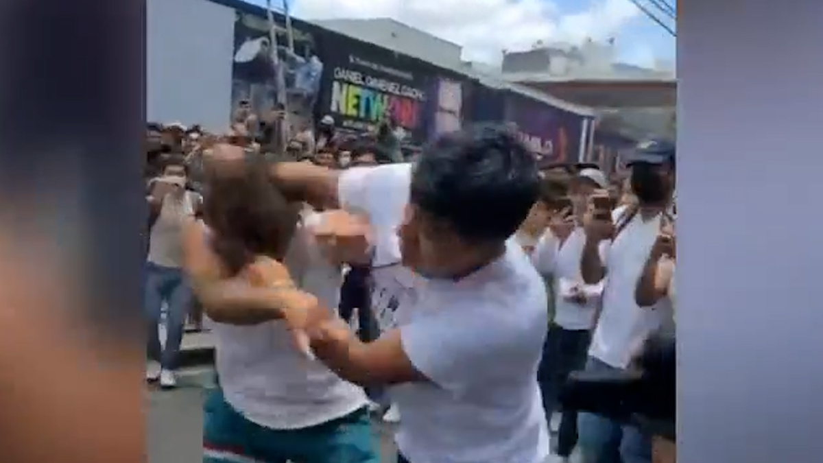 Captan pelea entre un profesor del IPN y un alumno en la CdMx