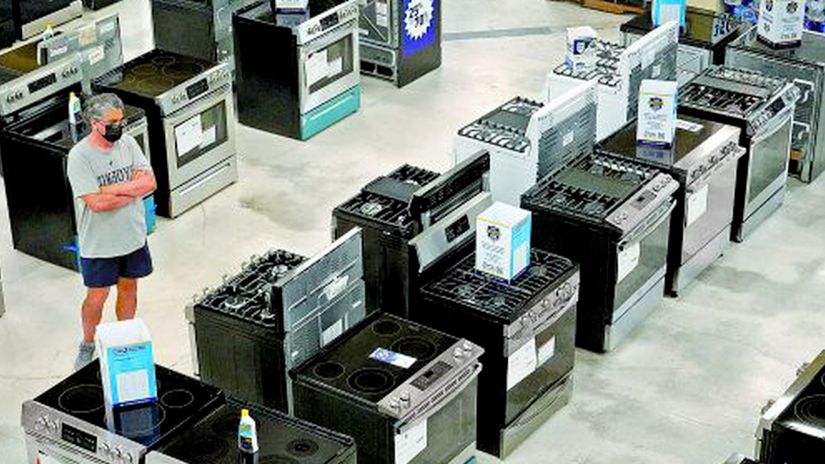 Inflación de EU cede, pero aún causa tensiones