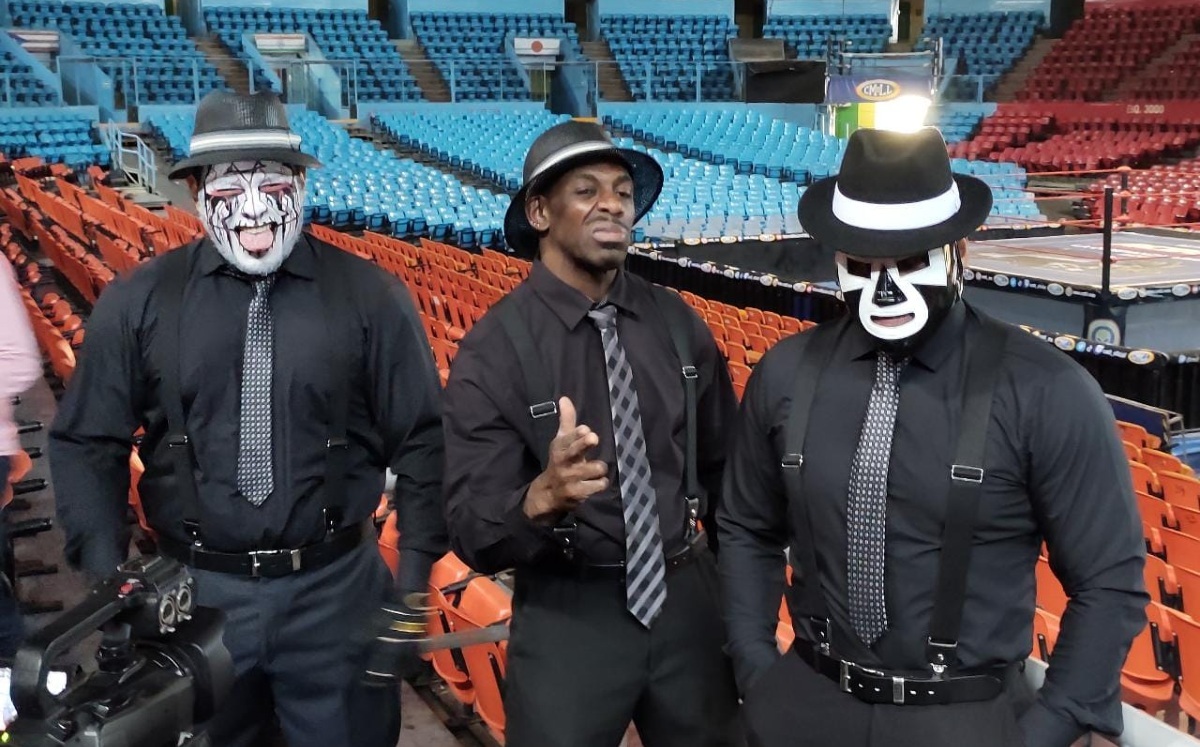 La Ola Negra hará que Oneatos Team pague derecho de piso (Tonatiuh Guerra)