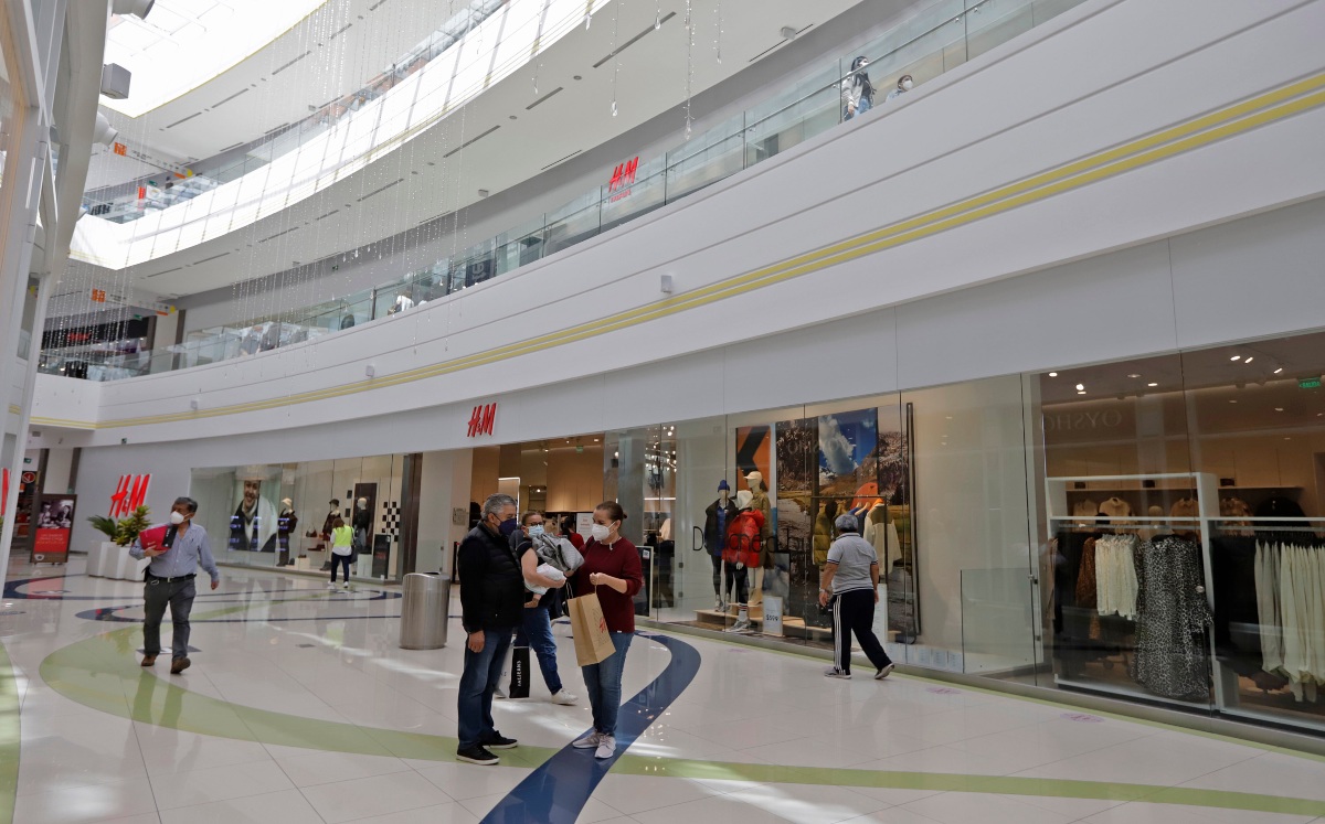 Aspectos de un centro comercial en Puebla | Agencia Enfoque