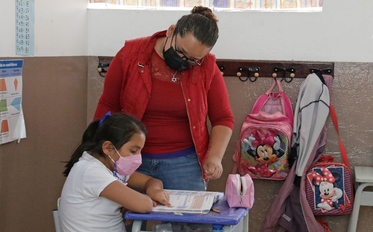Maestros, con el reto de disminuir el rezago educativo | Melanie Torres