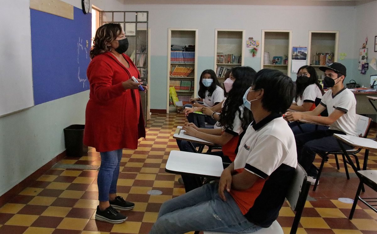 Maestros, con el reto de disminuir el rezago educativo | Melanie Torres