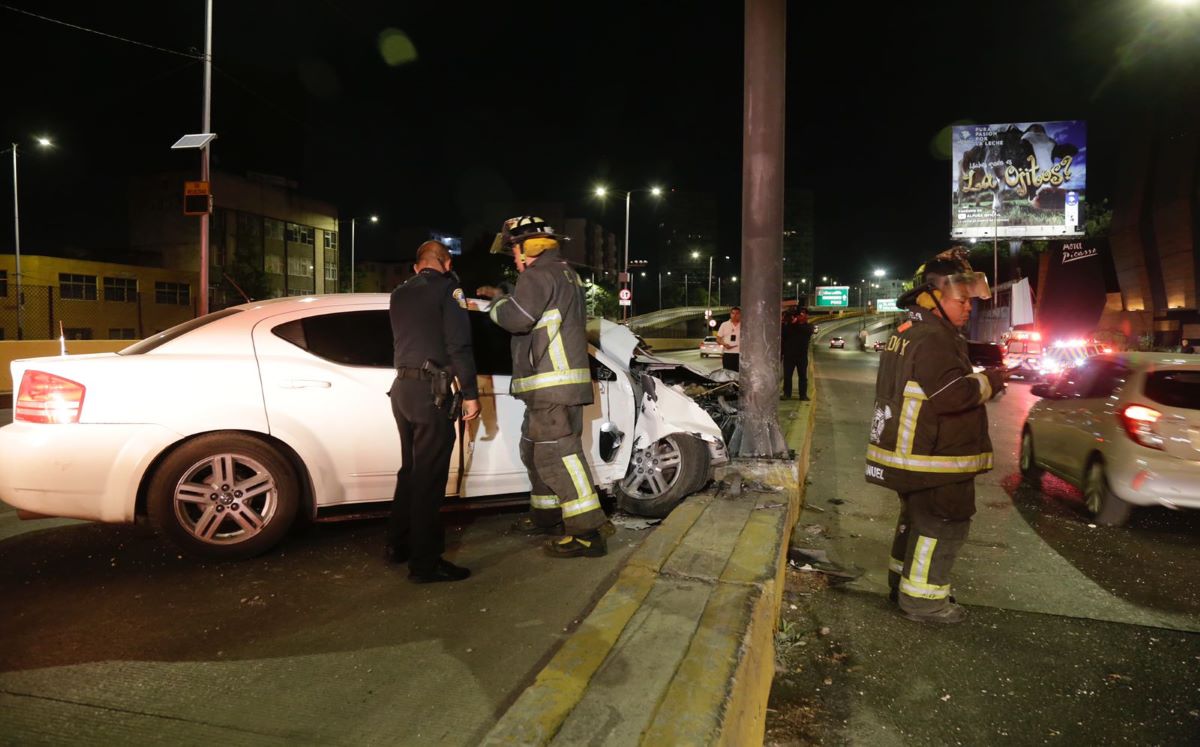 Policía de Investigación choca en Circuito Interior