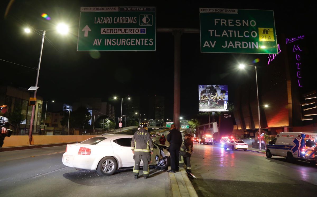 Policía de Investigación choca en Circuito Interior