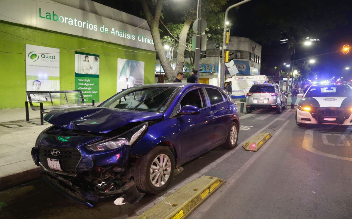 Se registró un fuerte choque en Avenida Chapultepec. | Enrique Luna