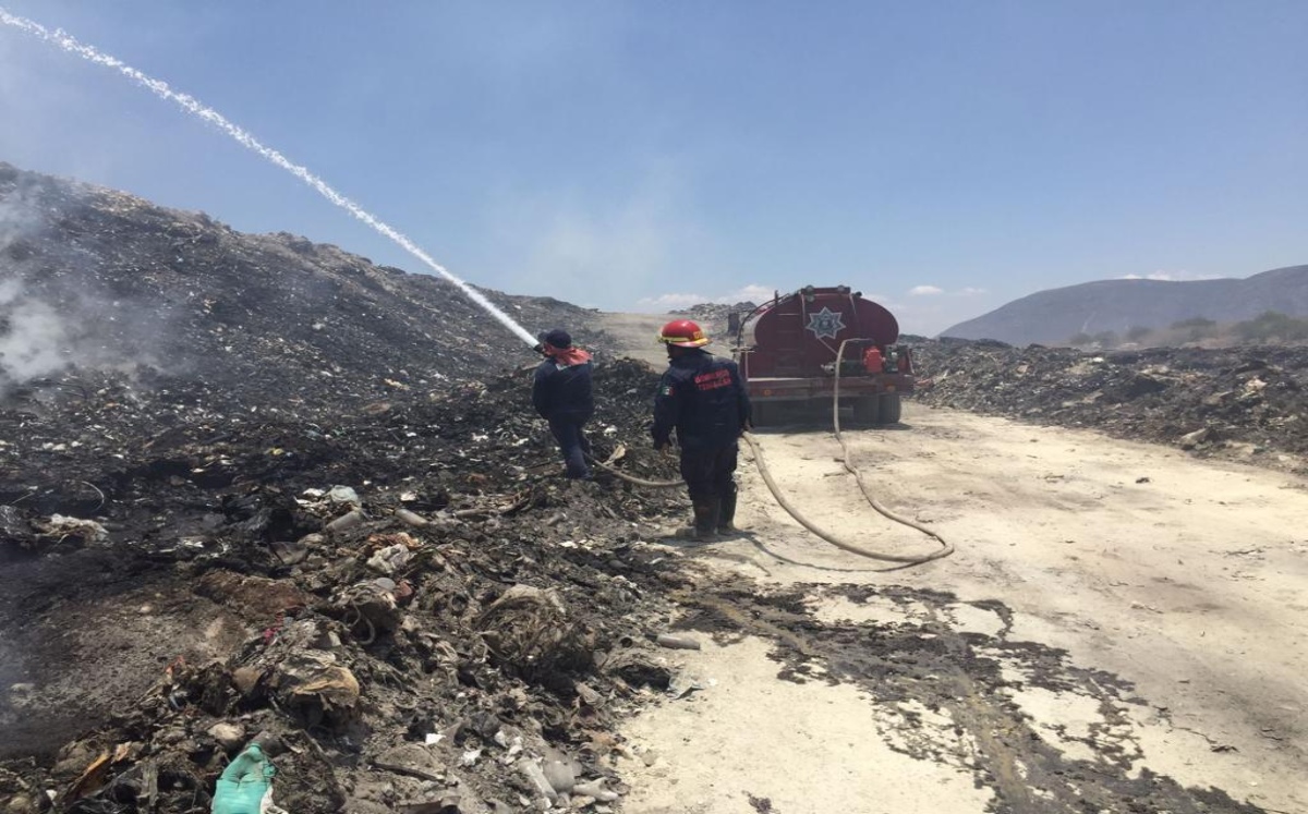 Continúan trabajos para frenar incendio en el relleno sanitario | Especial