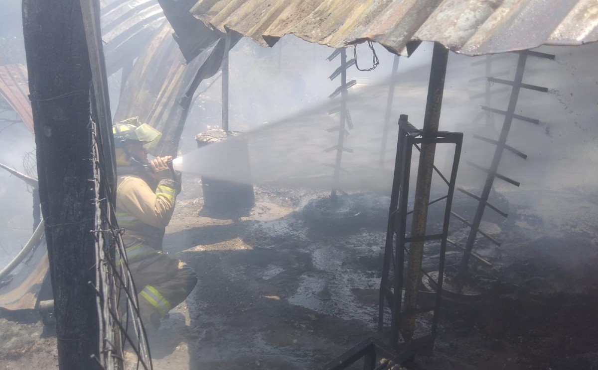 De acuerdo con reportes, en el inmueble no se encontraba nadie al momento de la explosión. (Especial)