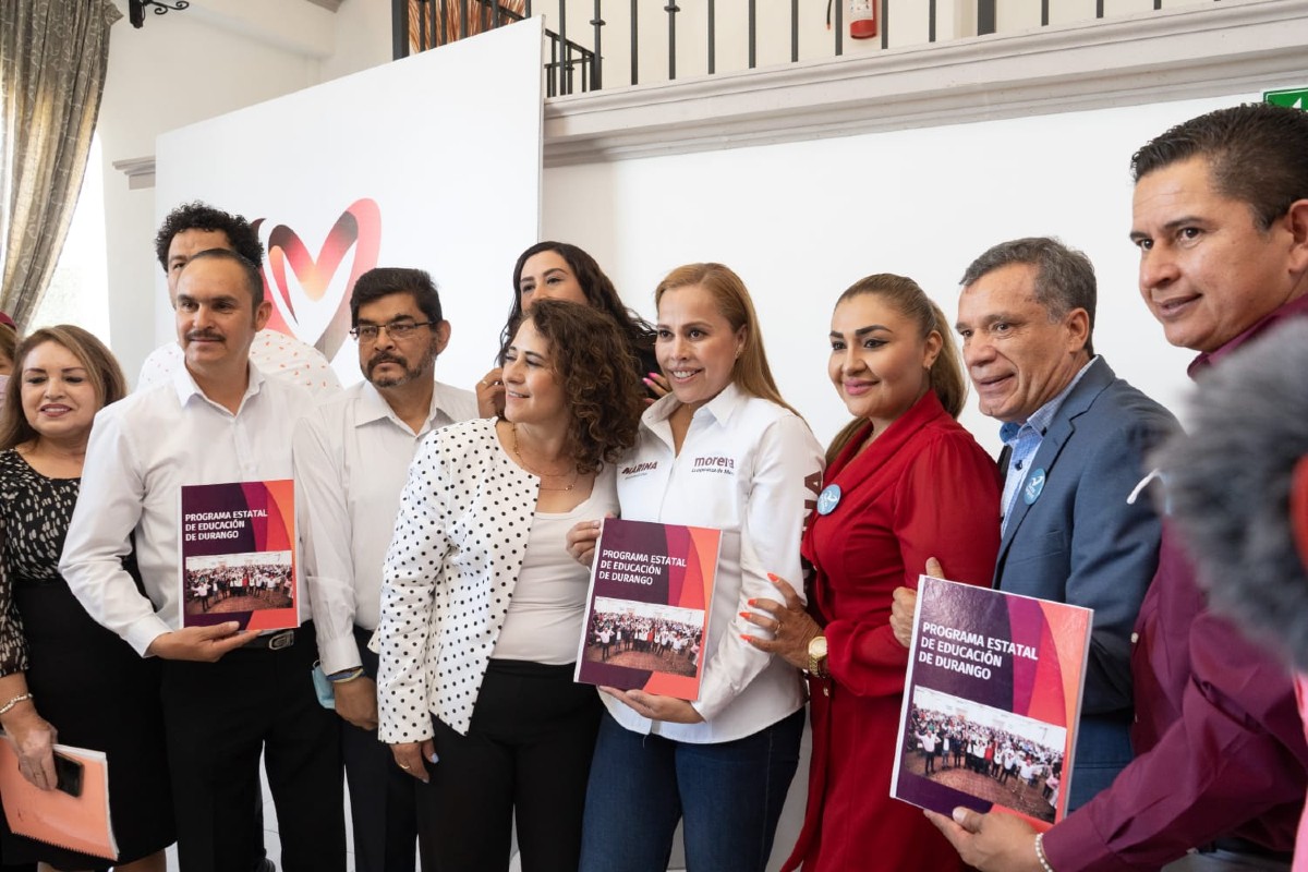 Marina Vitela se reunión con docentes, en el marco de su día. (Especial)