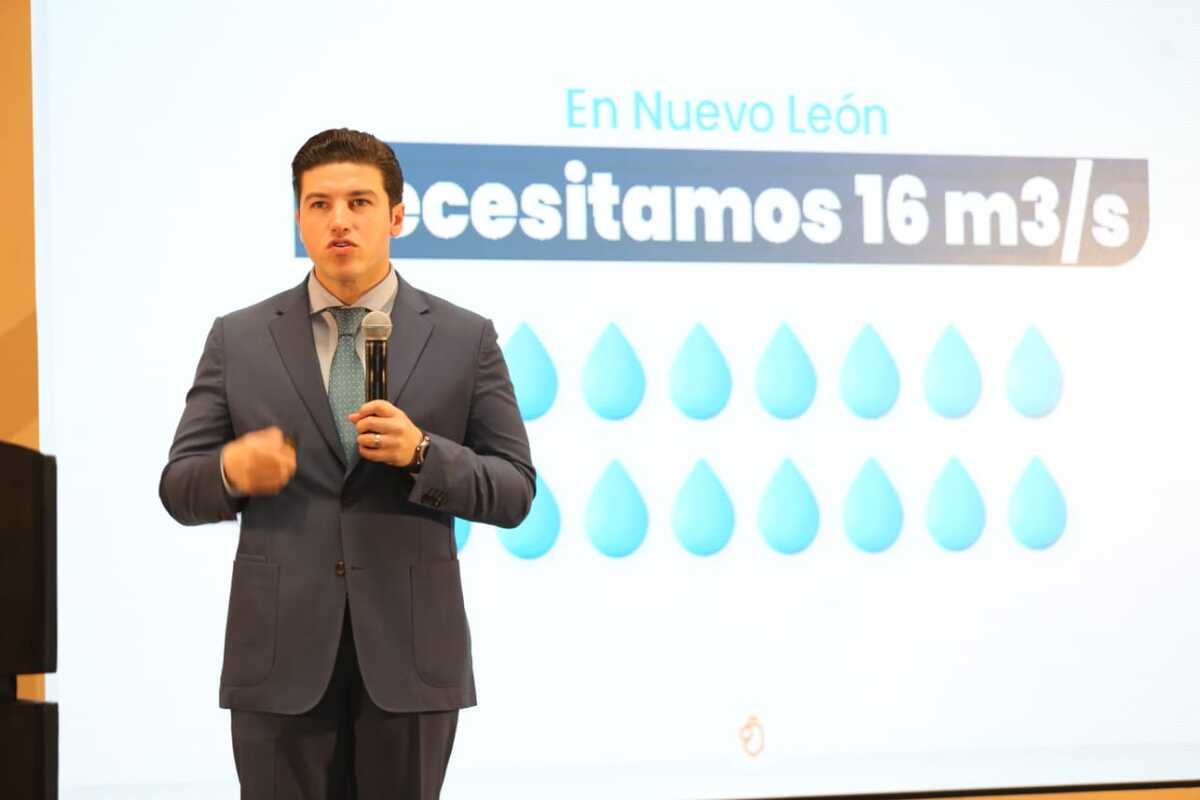Samuel García presentando el Plan Maestro de agua para Nuevo León. Foto: Raúl Palacios