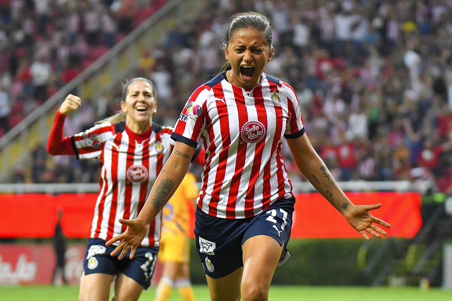 Kinberly Guzmán anotó el segundo tanto de la noche y clasificó a Chivas Femenil a la final (Imago 7)