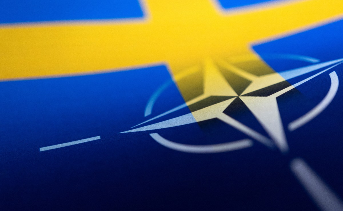 Las banderas de Suecia y la OTAN. | Reuters