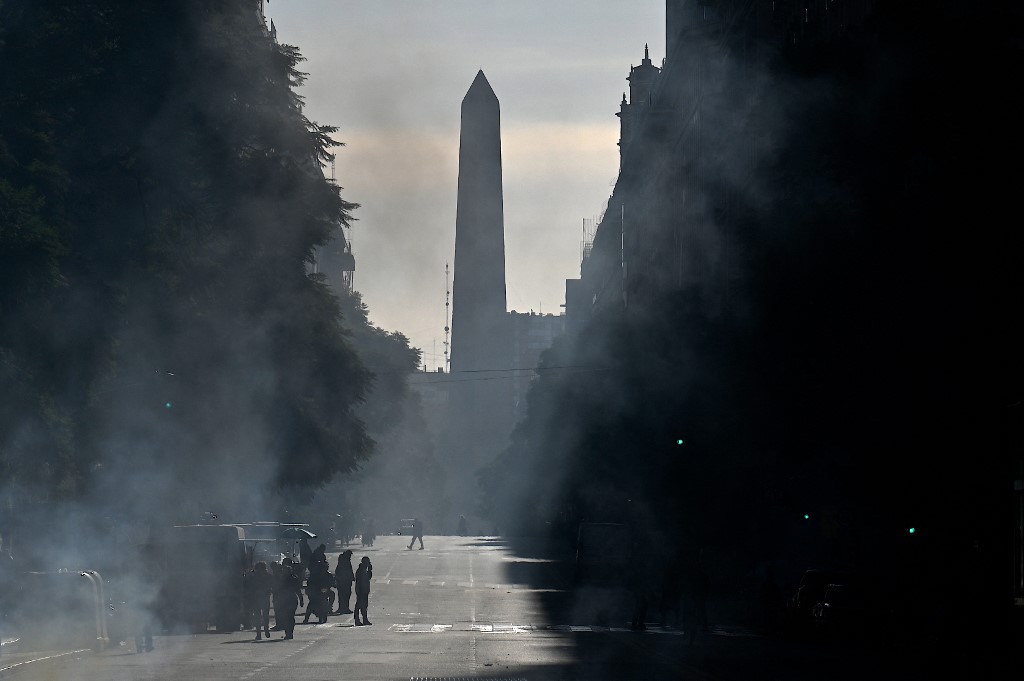 Obelisco de Buenos Aires, Argentina, en vista desde la calle de Corrientes. (AFP)