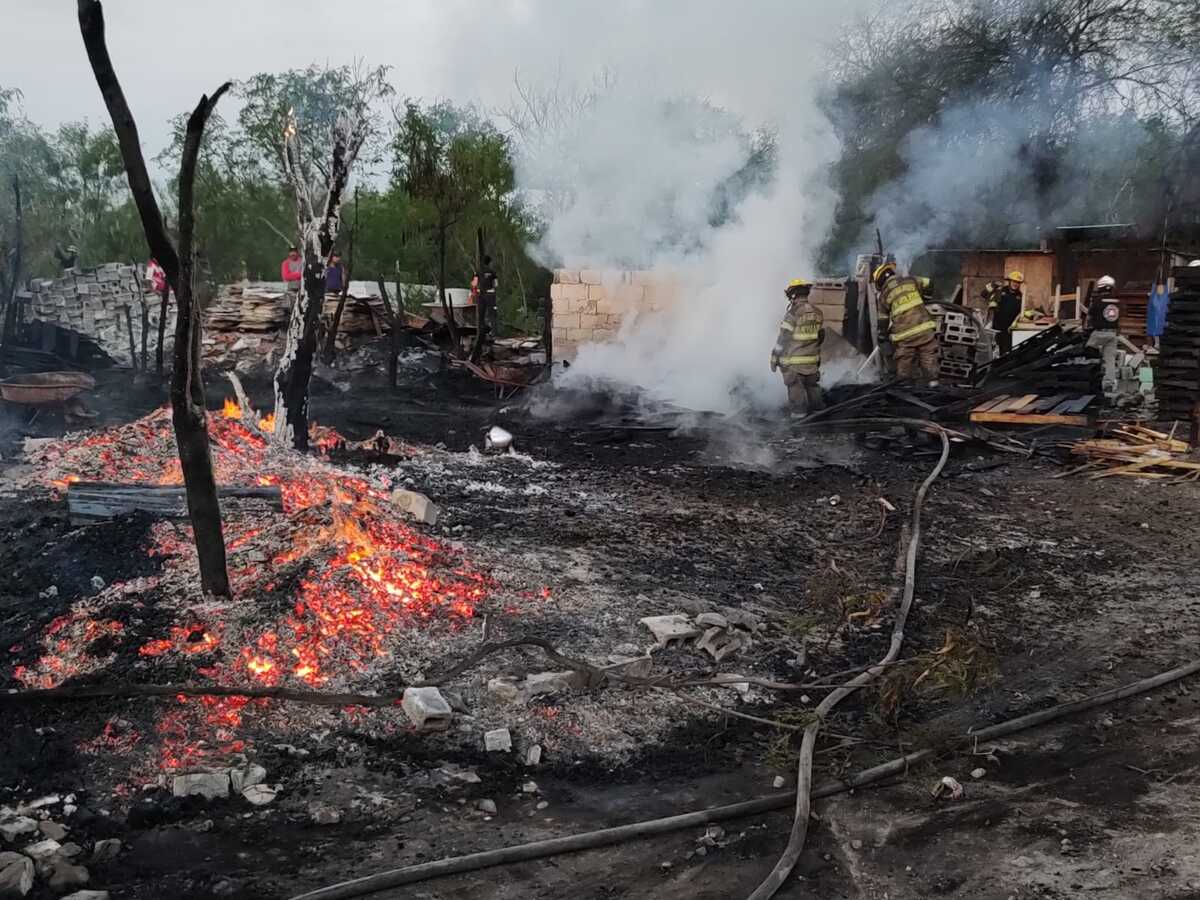 Al sitio acudieron elementos de Protección Civil y de Bomberos. Foto: Agustín Martínez