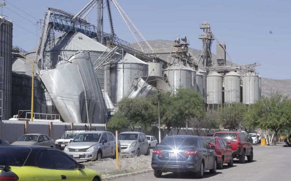El derrumbe de un silo al interior de una empresa de granos, dejó atrapados a tres trabajadores | Manuel Guadarrama