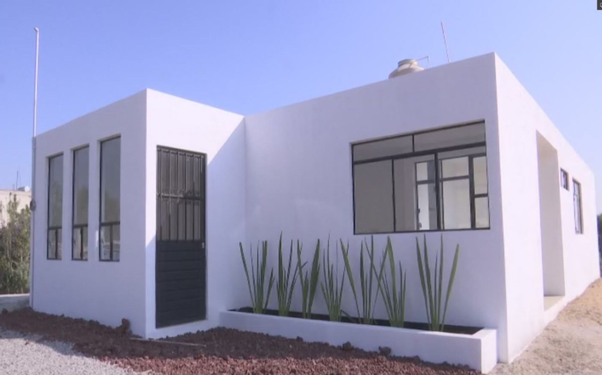 Entregan casa a familia damnificada por socavón pero carece de servicios públicos