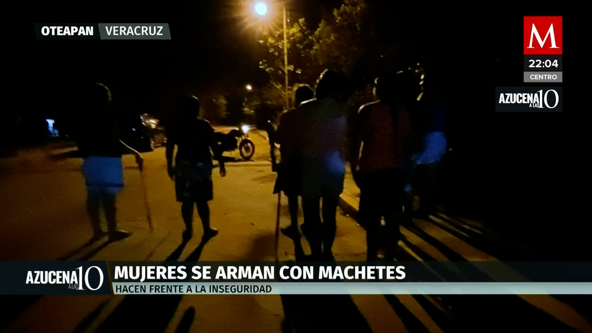Ante inseguridad, mujeres se arman con machetes en Oteapan