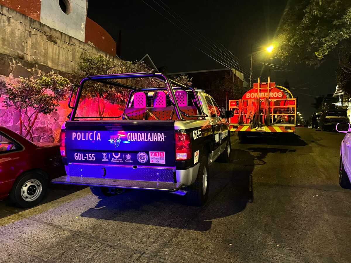Autoridades acuden a templo donde hallan a hombre muerto en Guadalajara (Pablo Núñez)