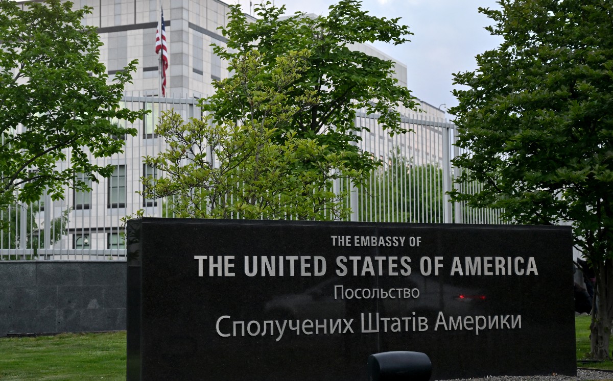 Los diplomáticos de Estados Unidos siguieron ofreciendo sus servicios desde la ciudad de Leópolis. | AFP