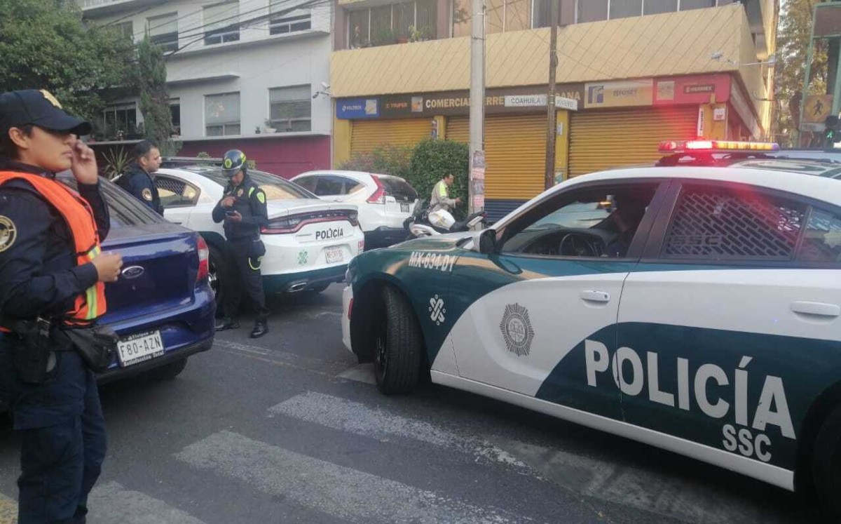 Elementos de la policia acudieron al lugar para auxiliar al personal afectado. | Ramón Ramírez