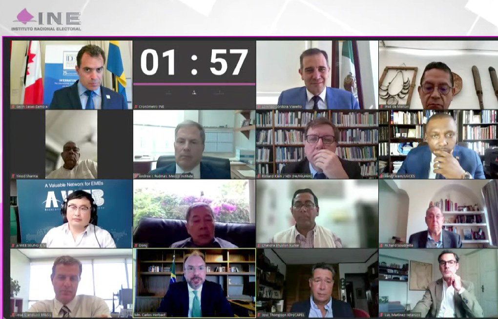 Inauguración de la Cumbre de la Democracia Electoral. (Twitter)