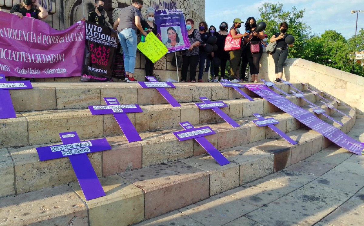 "Ni una menos, ni una menos en México, ni una menos en Yucatán", exigieron. | Alejandro Ruvalcaba