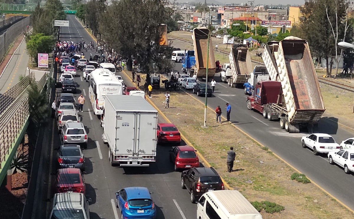 Transportistas realizan bloqueo en Nezahualcóyotl (Especial)