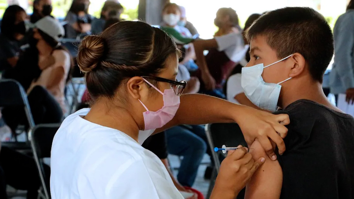 Vacuna covid para adolescentes comienza mañana en municipios de Puebla