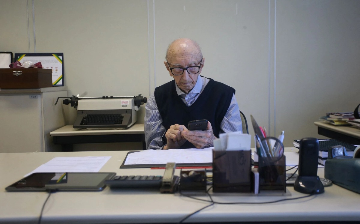 Hombre lleva más de 80 años trabajando en la misma empresa | Reuters