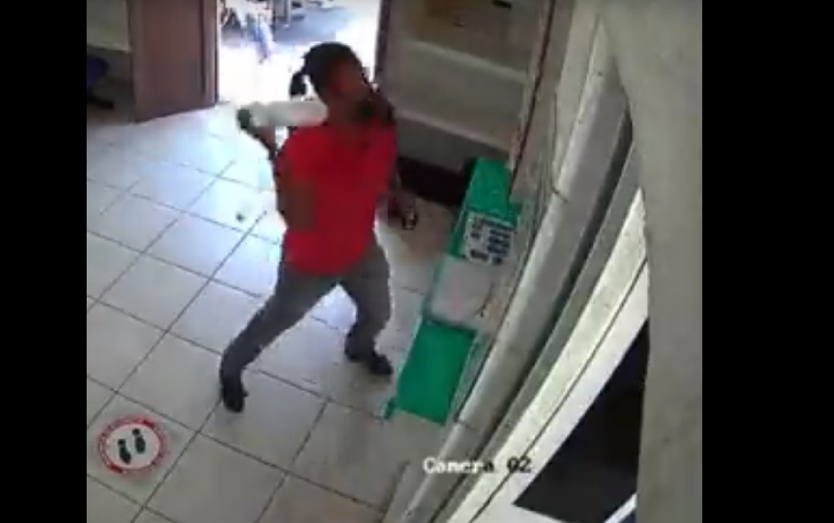 La trabajadora del lugar denunció al hombre.